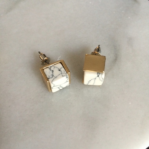 LAST PAIR❗️HP🎉 Marble Square Studs - Picture 2 of 3