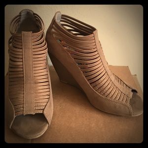 *3.75" tan nude beige brown suede wedges heels
