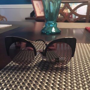 Awrsome extreme cateye black or tan frame ❤️🐈🐱