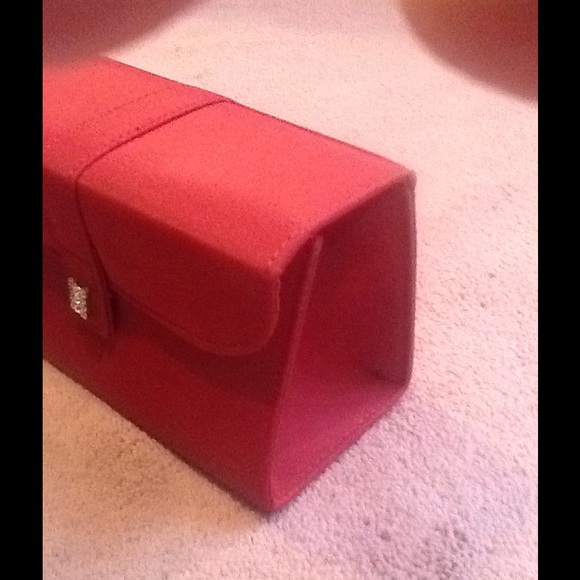 Adorable deep red evening clutch NWOT - Picture 2 of 3