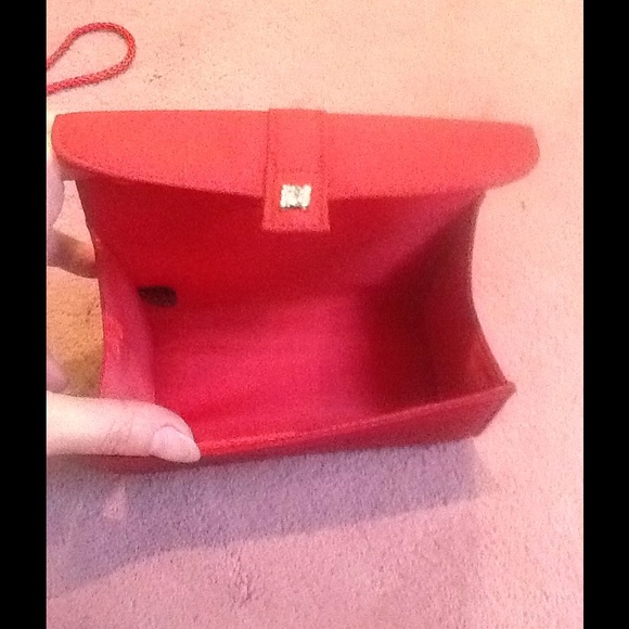 Adorable deep red evening clutch NWOT - Picture 3 of 3