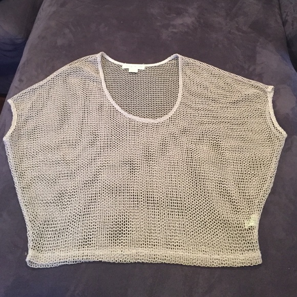 Oversized mesh top