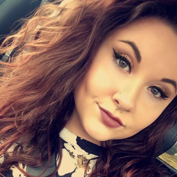 Meet your Posher, Madison - Picture 3 of 4