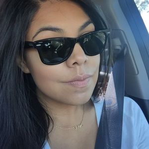 Wayfarer ray ban sunnies