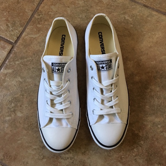 Size 9 Women Converse Low Tops