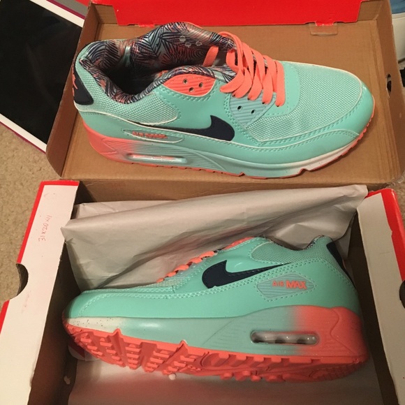 Nike women Air Max 90