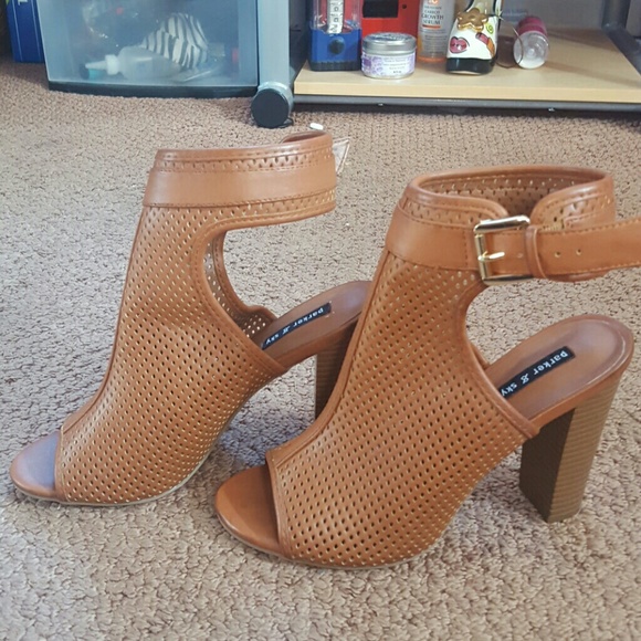 High heel sandals