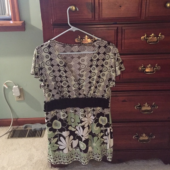 Tops - Short sleeved tunic size medium