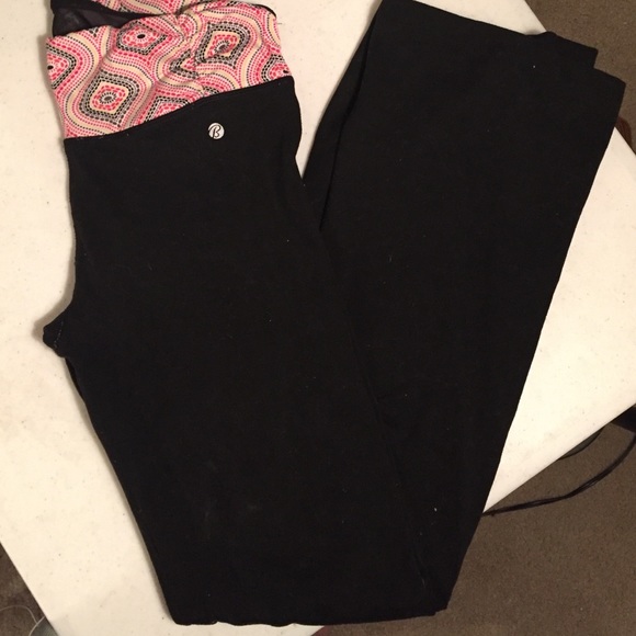 Yoga pants with pocket in waistband