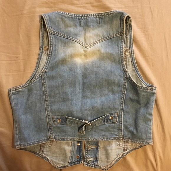 Vest - Picture 3 of 4