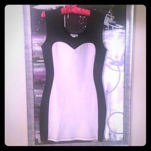 Black and white fitted dress w flattering lines!