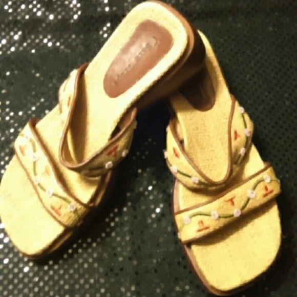 Bare Traps sandals