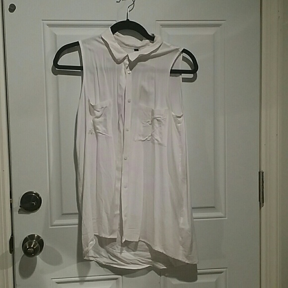 Sleeveless blouse