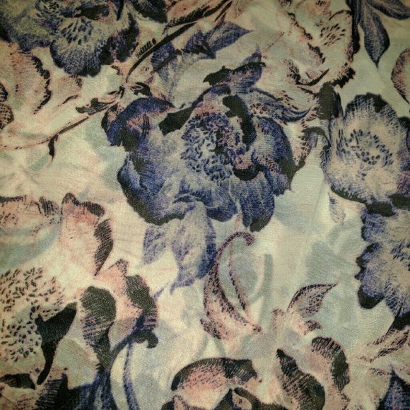 Romantic two layered flowered tee - Picture 2 of 3