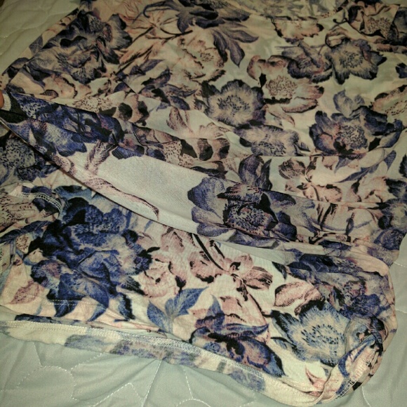 Romantic two layered flowered tee - Picture 3 of 3