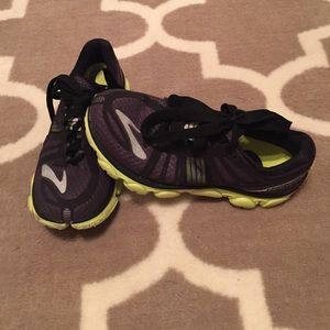 Brooks pureflow sneakers