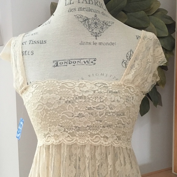 โจBE-YOU-TIFUL Free People lace maxiโจ - Picture 2 of 4