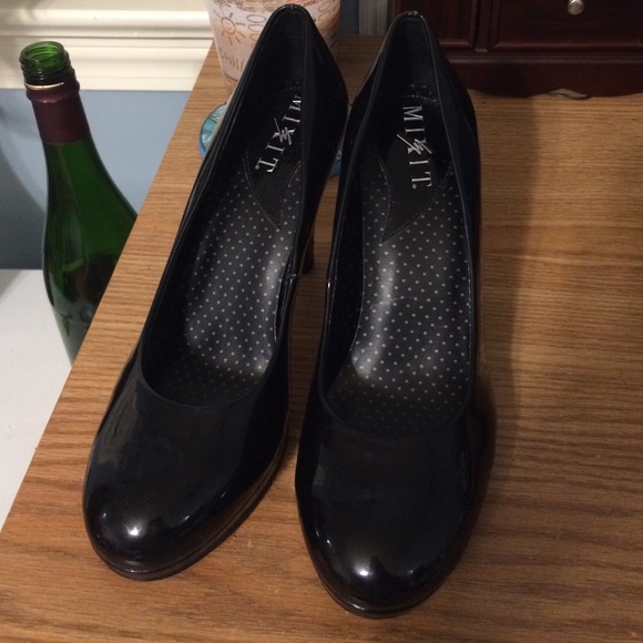 Shiny black closed toe heels