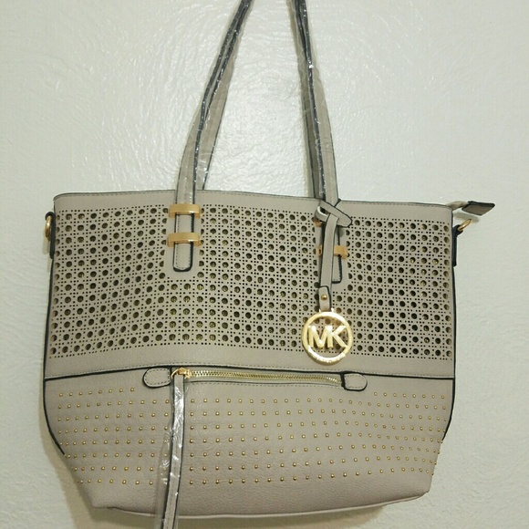 Purchase - Picture 1 of 3