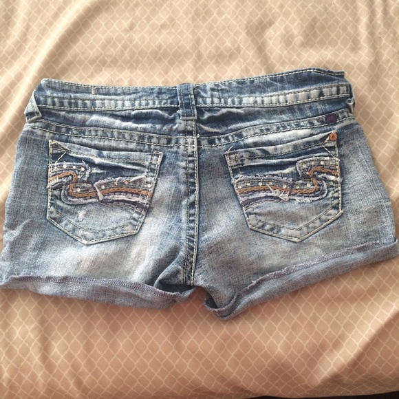 Shorts - Picture 2 of 3