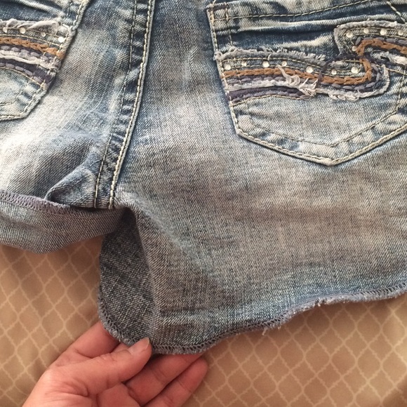 Shorts - Picture 3 of 3