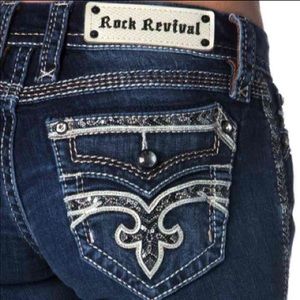 NWT 32 ROCK REVIVAL STRAIGHT LEGS