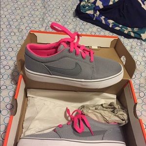 Nikes size 5 youth