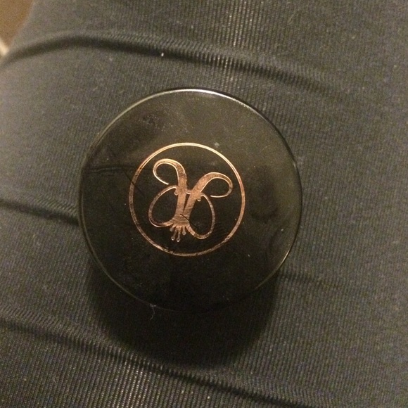 Anastasia Dipbrow pomade.