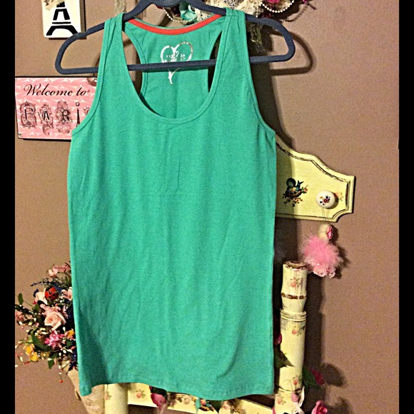 Rue 21 racer back tank NWOT 👚👚