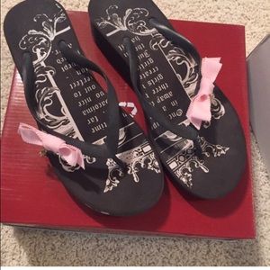 Juicy couture flip flops