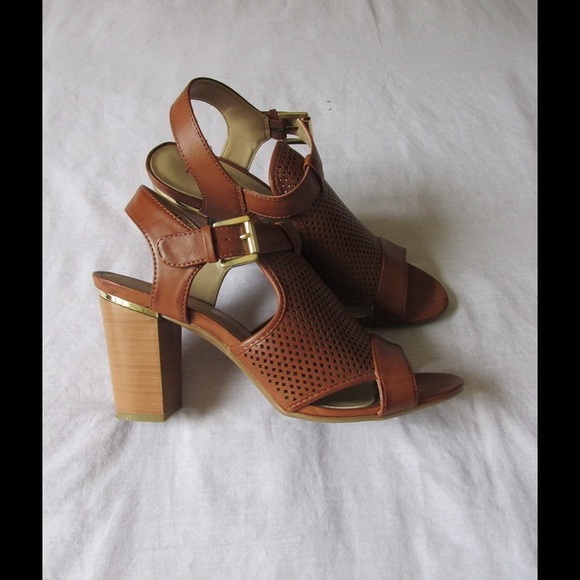 Rialto Shoes - Fancy Brown Cut Out Heels-Sandals W/ Golden Trim