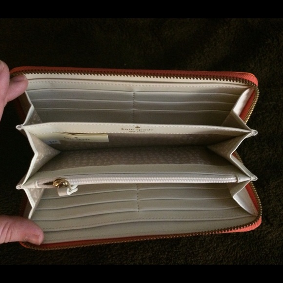 ❗️SALE❗️Kate Spade Neda Wallet Orange - Picture 4 of 4