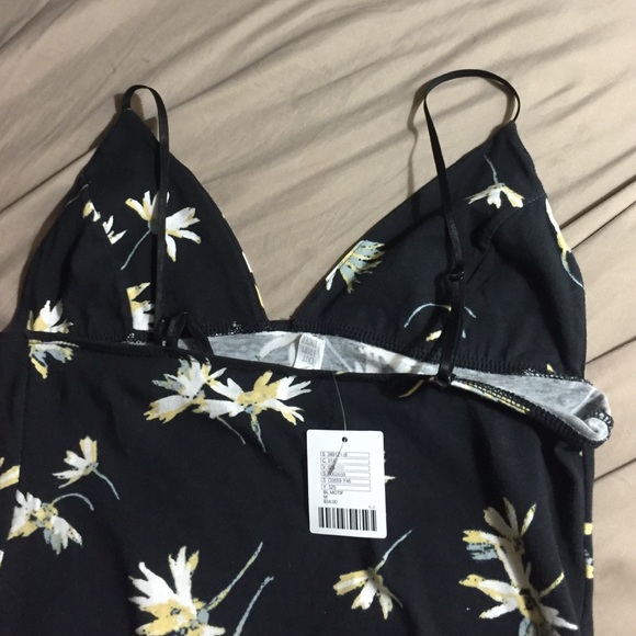 ❌ SOLD ❌ NWT! Floral Print Triangle Bodysuit - Picture 3 of 3