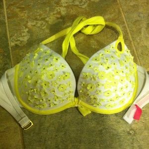 NWOT Victoria's Secret bikini top