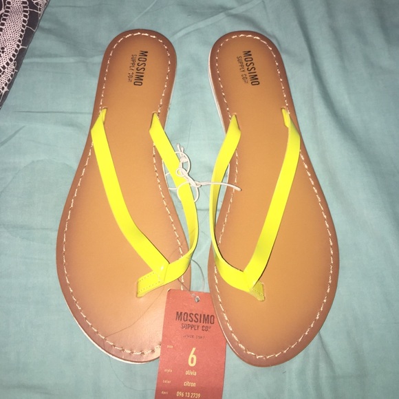 Neon lime green flip flops ! Perfect forsummer!!🏝 - Picture 1 of 3