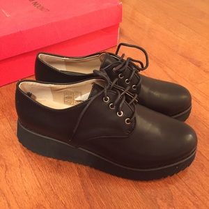 BRAND NEW Lace Up Flatforms