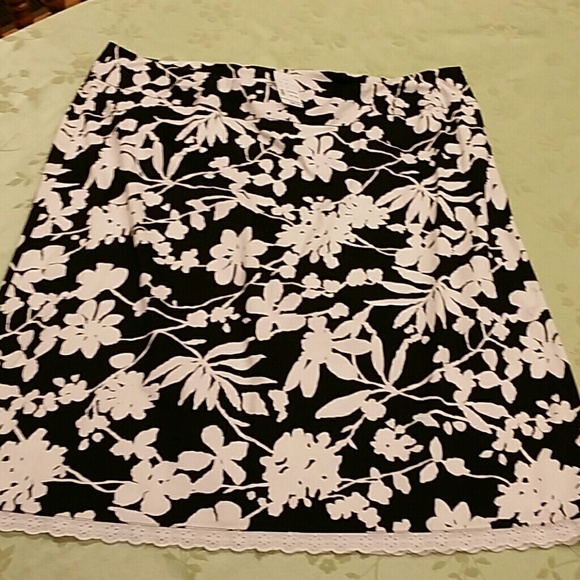 💲PRICE DROP💲CJ Banks black & white skirt 20W