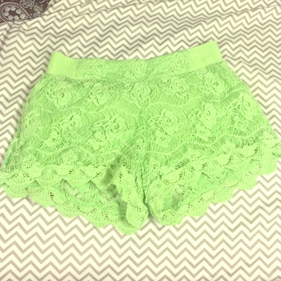 Miss me scalloped lace shorts