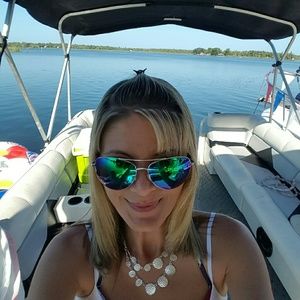 Meet your Posher, Carla