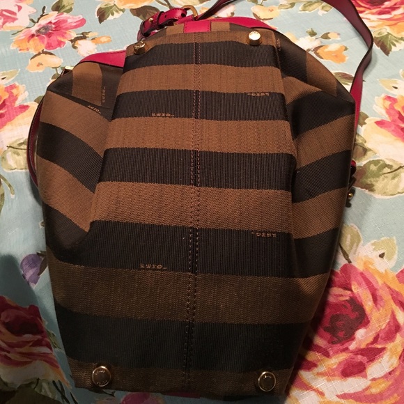 Beautiful FENDI authentic bag - Picture 4 of 6