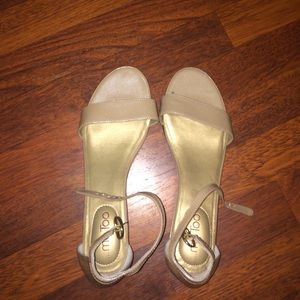 Me Too beige patent leather strap heel sandals