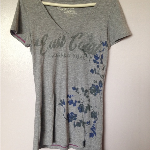 American Eagle graphic tee