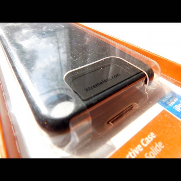 XtremeMac Black Case of iPod 5th Generation - Picture 3 of 3
