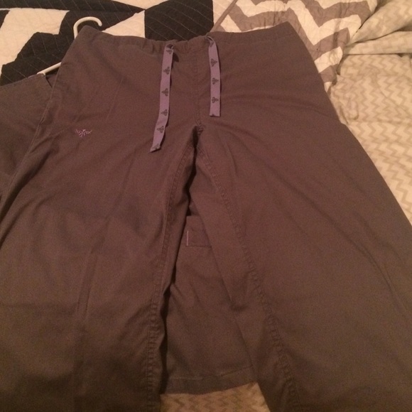 Med coture scrub set - Picture 2 of 3