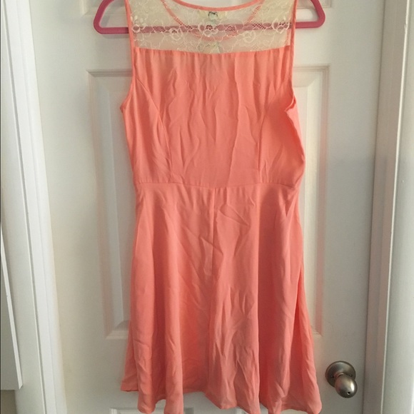 YA, peach dress - Picture 3 of 4