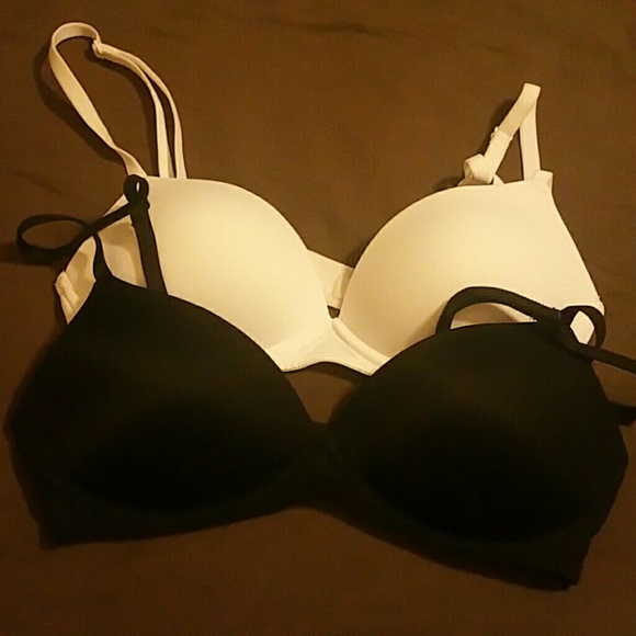 2 Victoria's Secret bras