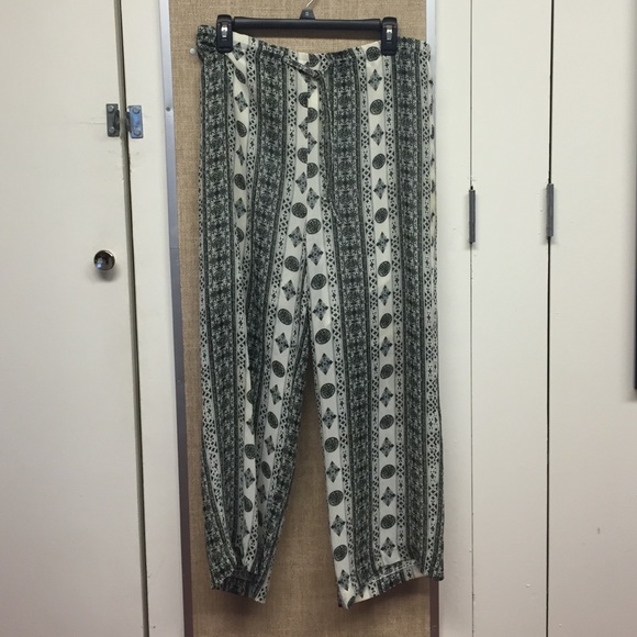 TRADED || Loose beachy pants