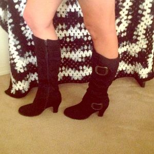 Black heeled boots