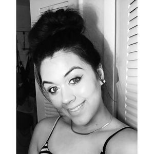 Meet your Posher, Coralys