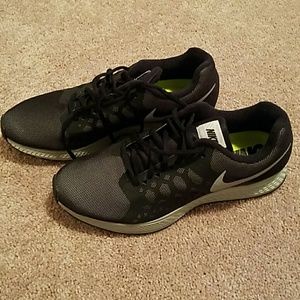 Nike Womens Pegasus 31 Flash size 10 never worn